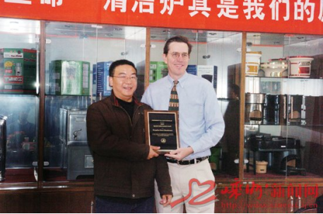 In 2009, U.S. EPA official John Mitchell visited SSM and awarded the Clean Indoor Air Special Achievement